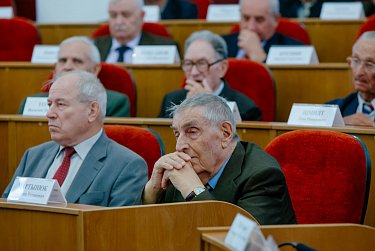 Реализацию нацпроектов обсудили на Совете старейшин